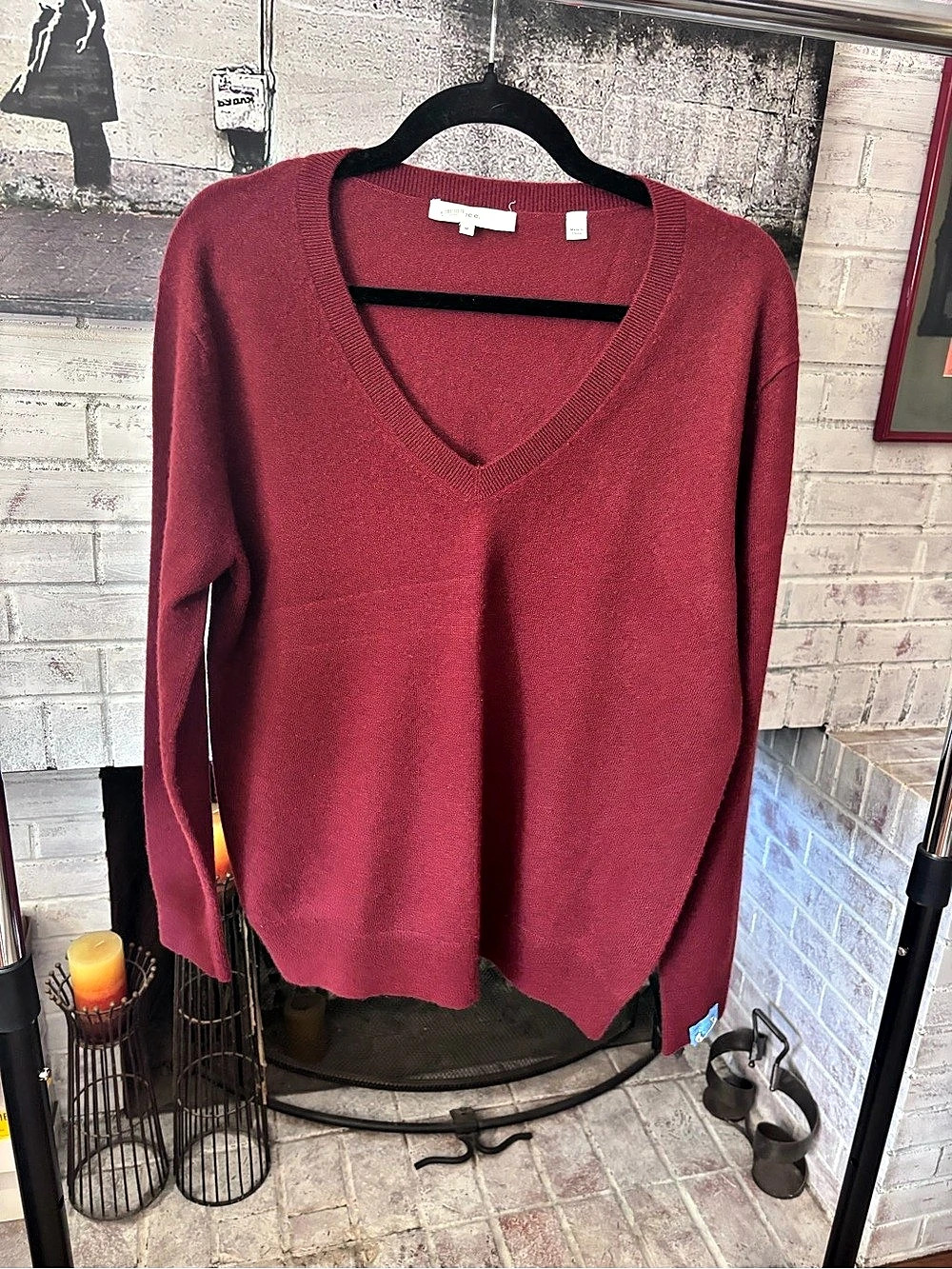 Vince. Cashmere V-Neck Sweater in Burnt Red Size M